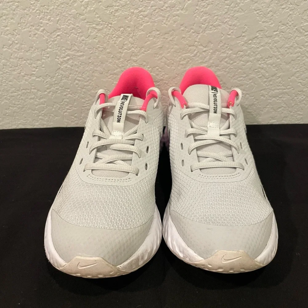 NIKE REVOLUTION LOW TRAINERS YOUTH SHOES‎ GREY & BRIGHT PINK SIZE 7Y / 9W